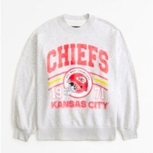 Women's
Kansas City Chiefs Graphic Oversized Sunday Crew